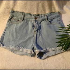 Women’s Cuffed Jean Shorts with Fringe XXL